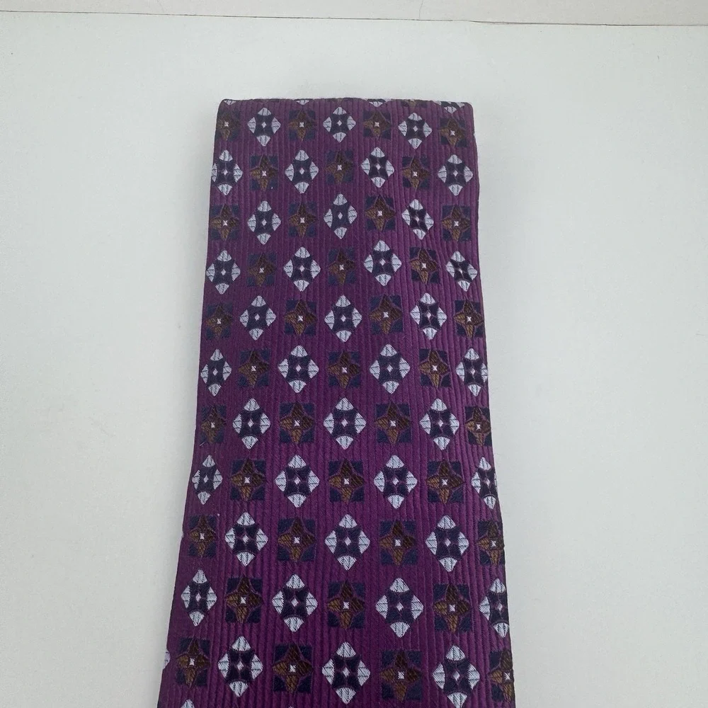 Jos A Bank Purple Geometric Medallion Necktie Mens Silk Blend Retro Tie